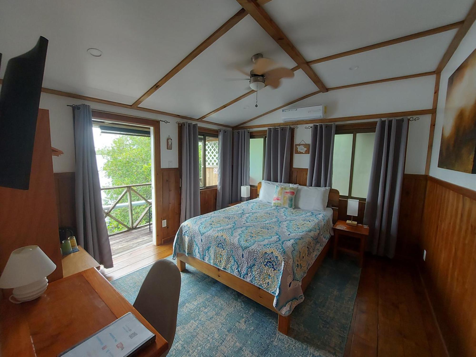 The Sunsetter Bed & Breakfast Бокас-дель-Торо Экстерьер фото